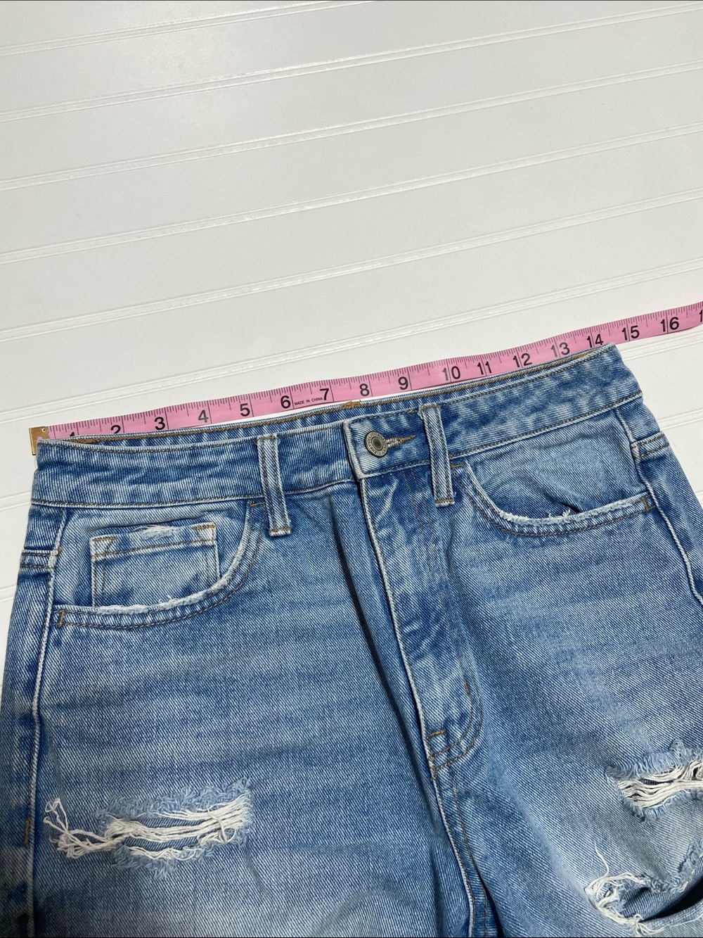 Altar'd State Vervet 100% Cotton Boyfriend Jeans Woman’s 26 Thrashed High-Rise - Picture 7 of 11